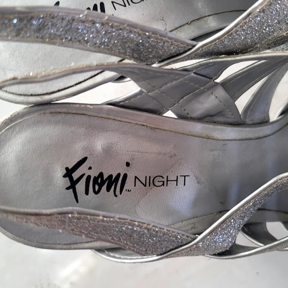 FIONI NIGHT SILVER METALLIC GLITTER HEELS - Picture 4 of 5